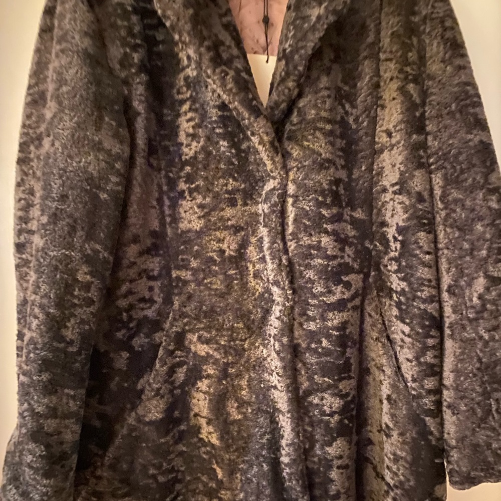Women’s Jacket - Picture 4 of 10